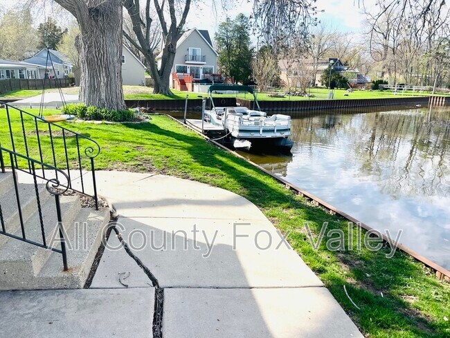 37998 N Nora Pl in Spring Grove, IL - Building Photo - Building Photo