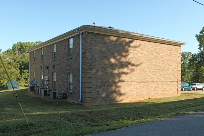 207 Vest Rd in Henryville, IN - Building Photo - Building Photo