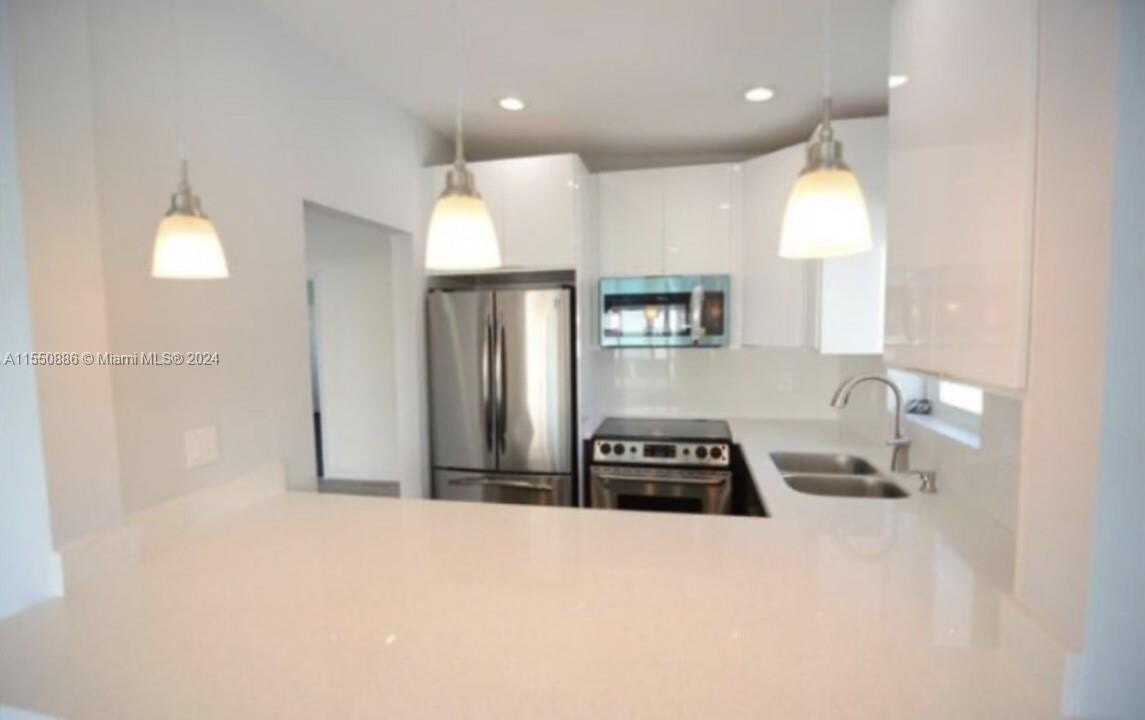 3681 NE 170th St, Unit 6 in North Miami Beach, FL - Building Photo