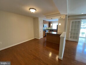 4193 S Four Mile Run Dr in Arlington, VA - Building Photo - Building Photo