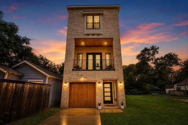 property at 908 Muncie Ave