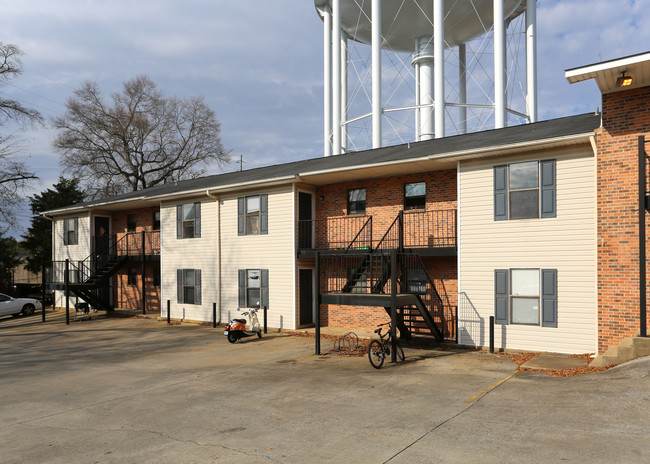 Haley Commons Apartments in Auburn, AL - Foto de edificio - Building Photo