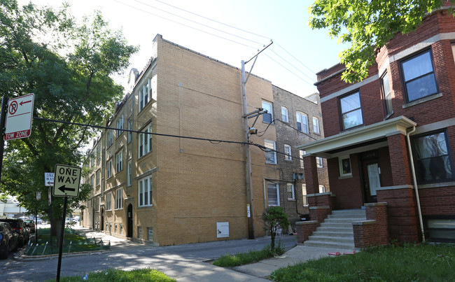 4001-4003 W Nelson St in Chicago, IL - Foto de edificio - Building Photo