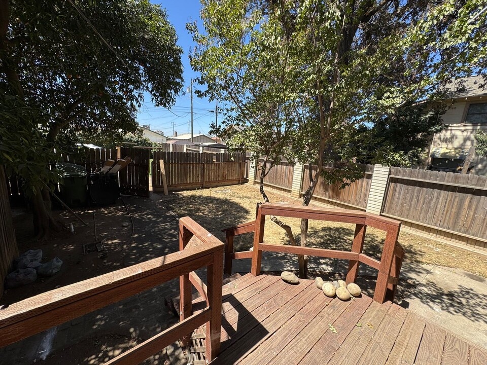363 N K St in Dinuba, CA - Building Photo