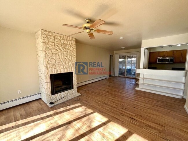 310 Elmwood Dr in Colorado Springs, CO - Foto de edificio - Building Photo