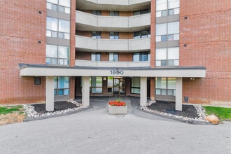 Forest Park Circle Ltd. in Mississauga, ON - Building Photo - Building Photo