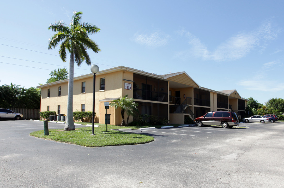 Mystic Gardens in Ft. Myers, FL - Foto de edificio