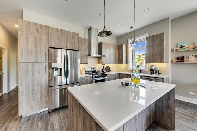 2157 W. 21st Plz (Co-Living) in Chicago, IL - Foto de edificio - Building Photo