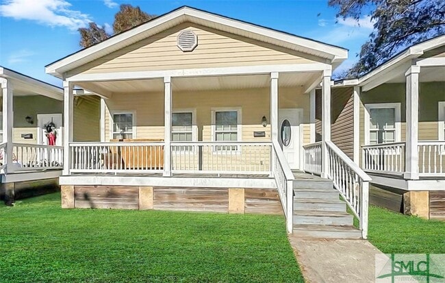 property at 818 W 44th St