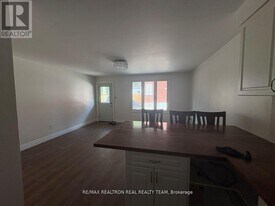 1129 Cannon St E in Hamilton, ON - Building Photo