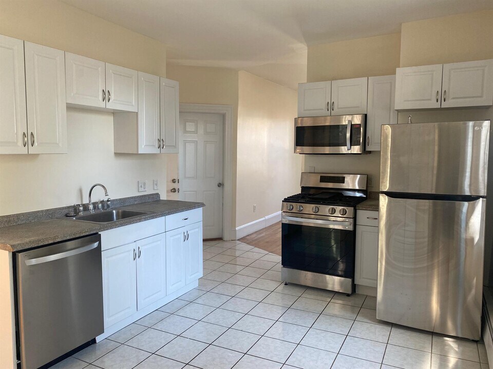 48 Porter St, Unit 3 in Cambridge, MA - Building Photo