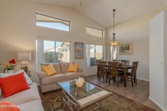 16118 W Vale Dr in Goodyear, AZ - Foto de edificio - Building Photo