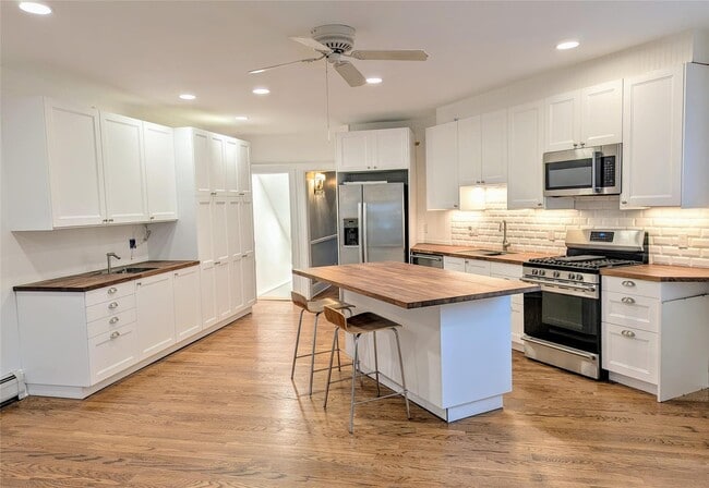 33 Meadow Pl in Rye, NY - Building Photo - Building Photo