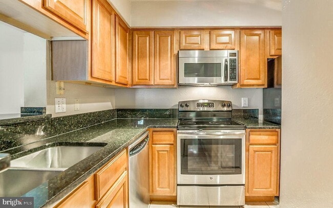 3305 Wyndham Cir in Alexandria, VA - Building Photo - Building Photo