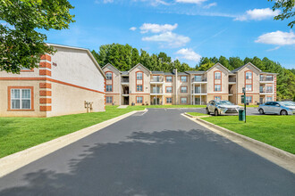 Crown Point Luxury Apartments at Kingsport in Concord, NC - Foto de edificio - Building Photo