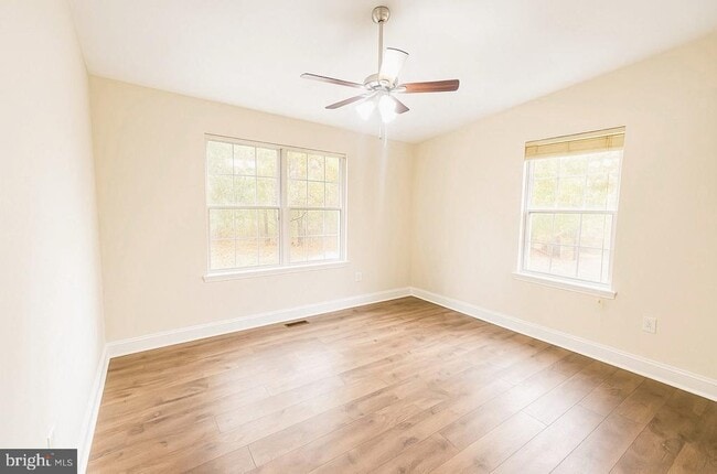 1049 Paleface Ct in Lusby, MD - Building Photo - Building Photo