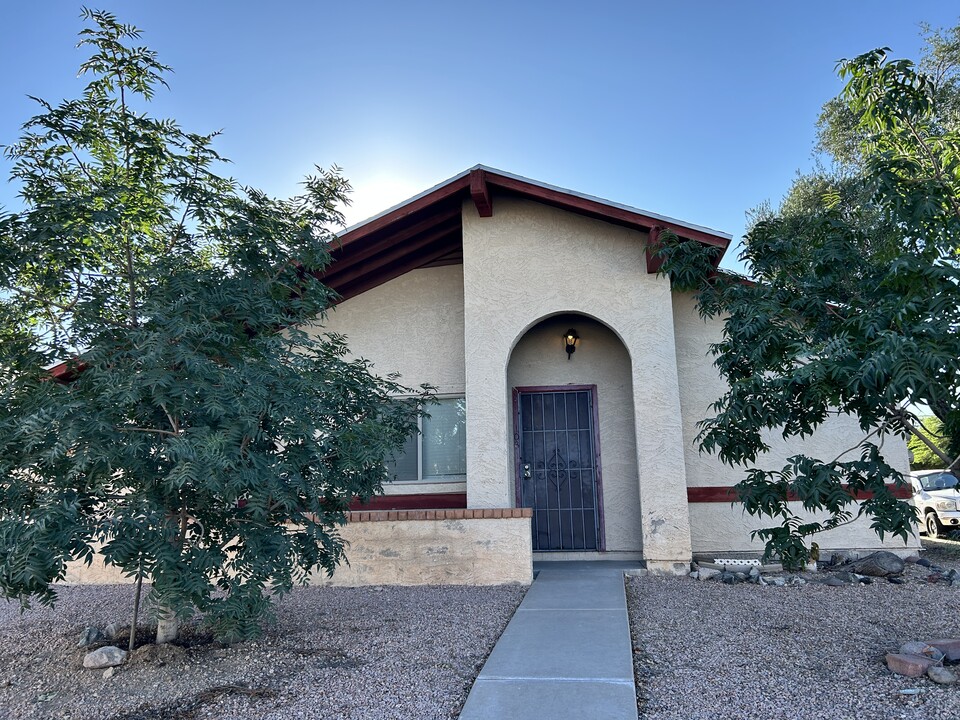 2713 N Salem, Unit 102 in Mesa, AZ - Foto de edificio