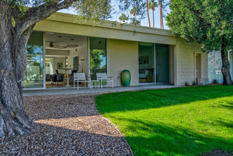 24 Desert Lakes Dr in Palm Springs, CA - Foto de edificio - Building Photo