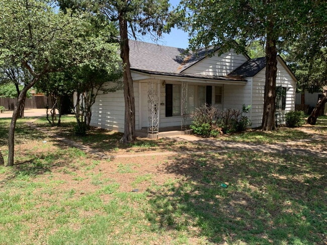 2420 39th St in Lubbock, TX - Building Photo - Building Photo