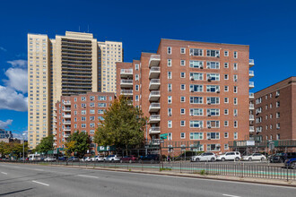 Park Briar in Forest Hills, NY - Foto de edificio - Building Photo