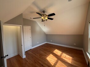 6427 Elm St, Unit 2 in Morton Grove, IL - Foto de edificio - Building Photo