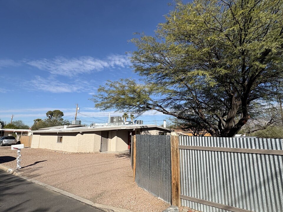 4861 E Lester Pl in Tucson, AZ - Building Photo