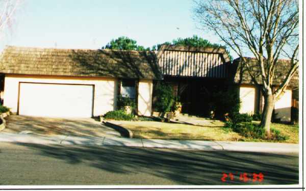 902 Sunny Oak Way in Stockton, CA - Foto de edificio