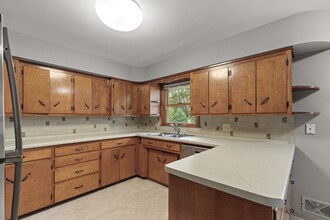 1811 Stanbridge Ave in Roseville, MN - Foto de edificio - Building Photo