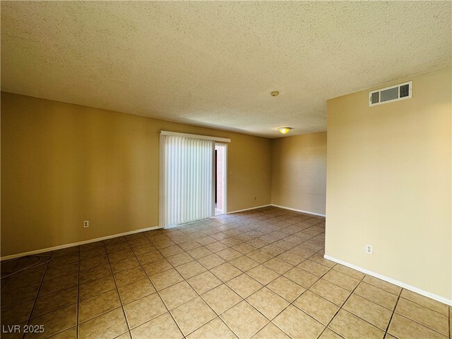property at 3503 Villa Knolls S Dr