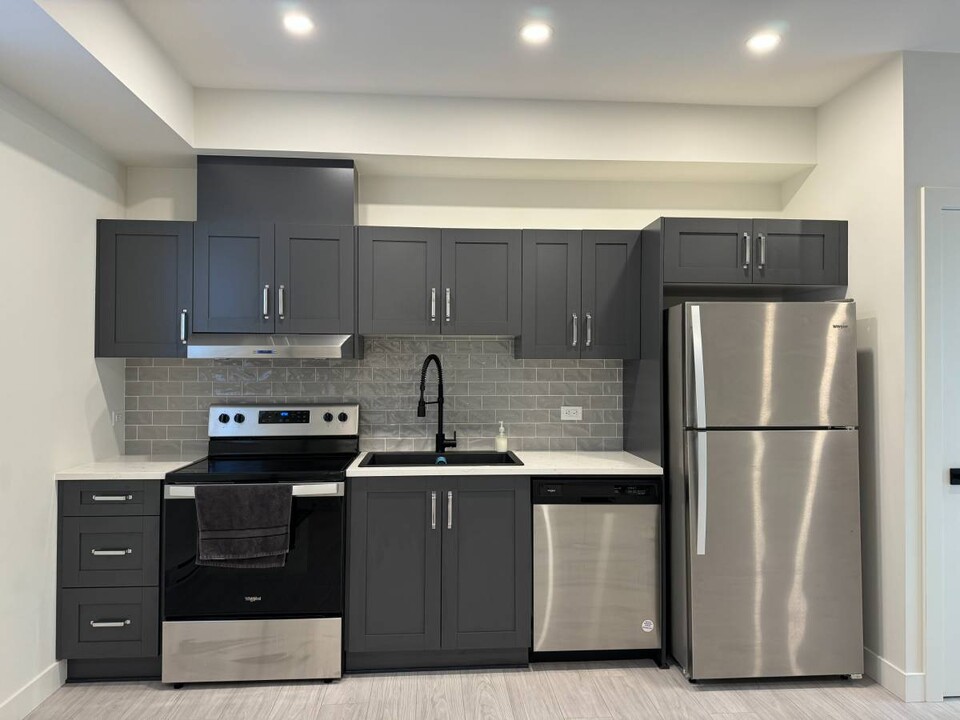 21354 140B Ave in Maple Ridge, BC - Building Photo