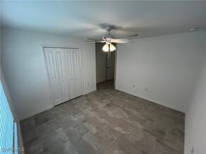 3868 Treasure Oak Wy in Ft. Myers, FL - Foto de edificio - Building Photo