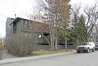 616 24th Ave SW in Calgary, AB - Building Photo - Building Photo