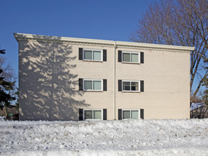 Emerson Apartments in West St. Paul, MN - Foto de edificio - Building Photo