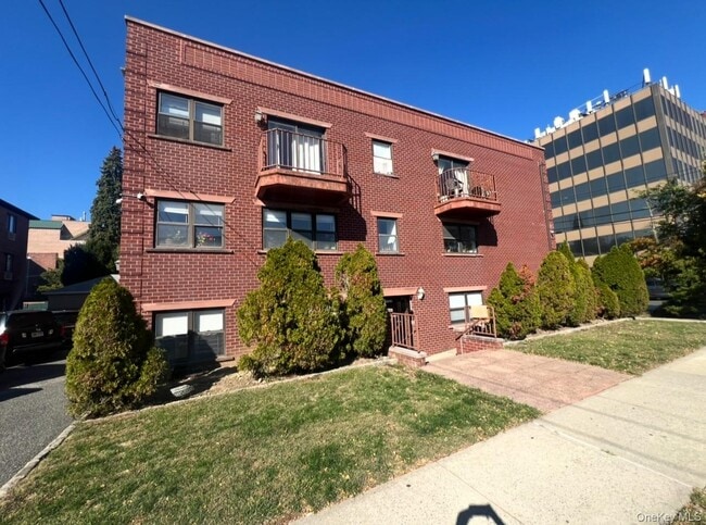 212-15 43rd Ave in Queens, NY - Building Photo - Building Photo