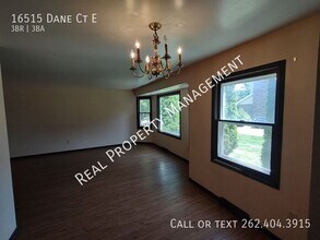 16515 Dane Ct E in Brookfield, WI - Building Photo - Building Photo