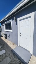 870 NW 84th Ter, Unit A in Miami, FL - Foto de edificio - Building Photo