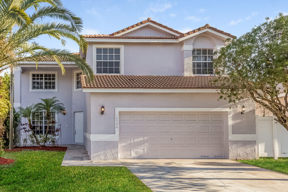 16526 NW 20th St in Pembroke Pines, FL - Building Photo