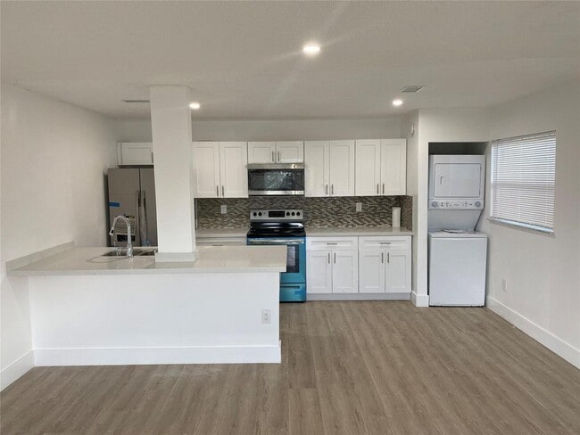 4121 Stirling Rd, Unit 401 in Davie, FL - Foto de edificio - Building Photo