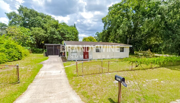 4401 N 72nd St in Tampa, FL - Building Photo