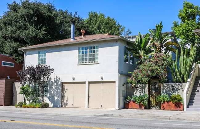 1419 Cloverfield Boulevard in Santa Monica, CA - Building Photo - Building Photo