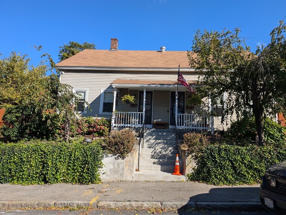 17 Shelby St in Worcester, MA - Building Photo