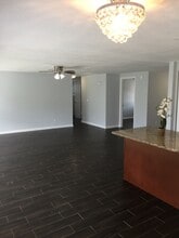 7104 Hazelwood Ct in Tampa, FL - Foto de edificio - Building Photo