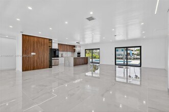 607 Layne Blvd in Hallandale Beach, FL - Building Photo - Building Photo