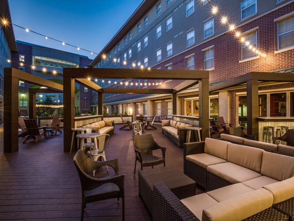 12 North in College Station, TX - Foto de edificio