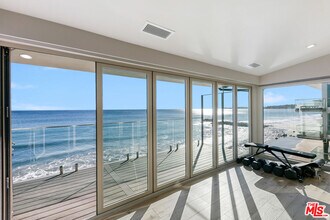 25216 Malibu Rd in Malibu, CA - Building Photo - Building Photo