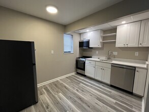 Abbey Woods Apartments in Mt. Lebanon, PA - Building Photo - Building Photo