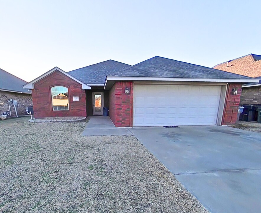 2305 SW 44th St in Lawton, OK - Building Photo