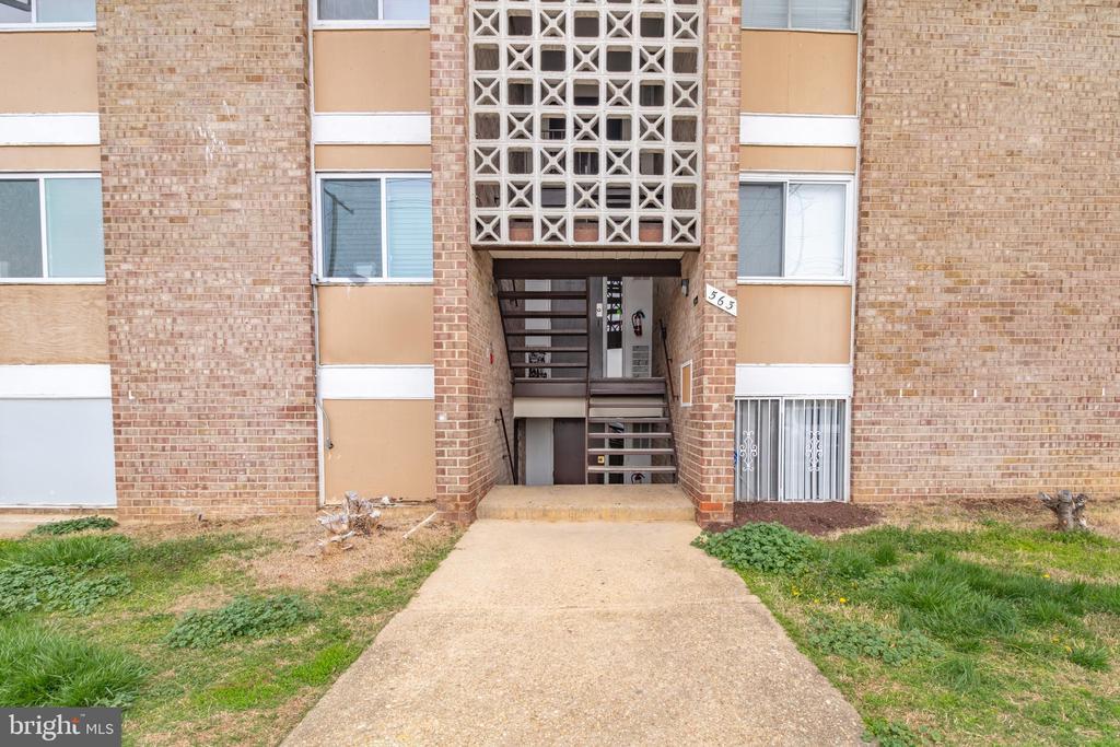 563 Wilson Bridge Dr in Oxon Hill, MD - Building Photo