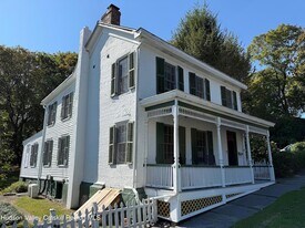 9 Market St in Athens, NY - Building Photo