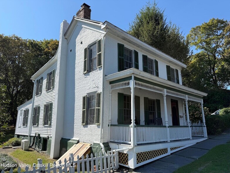 9 Market St in Athens, NY - Foto de edificio